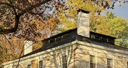Circa 1781 Hudson Valley Retreat with Amenities