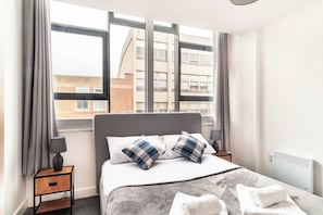 2 bedrooms, iron/ironing board, Internet, bed sheets
