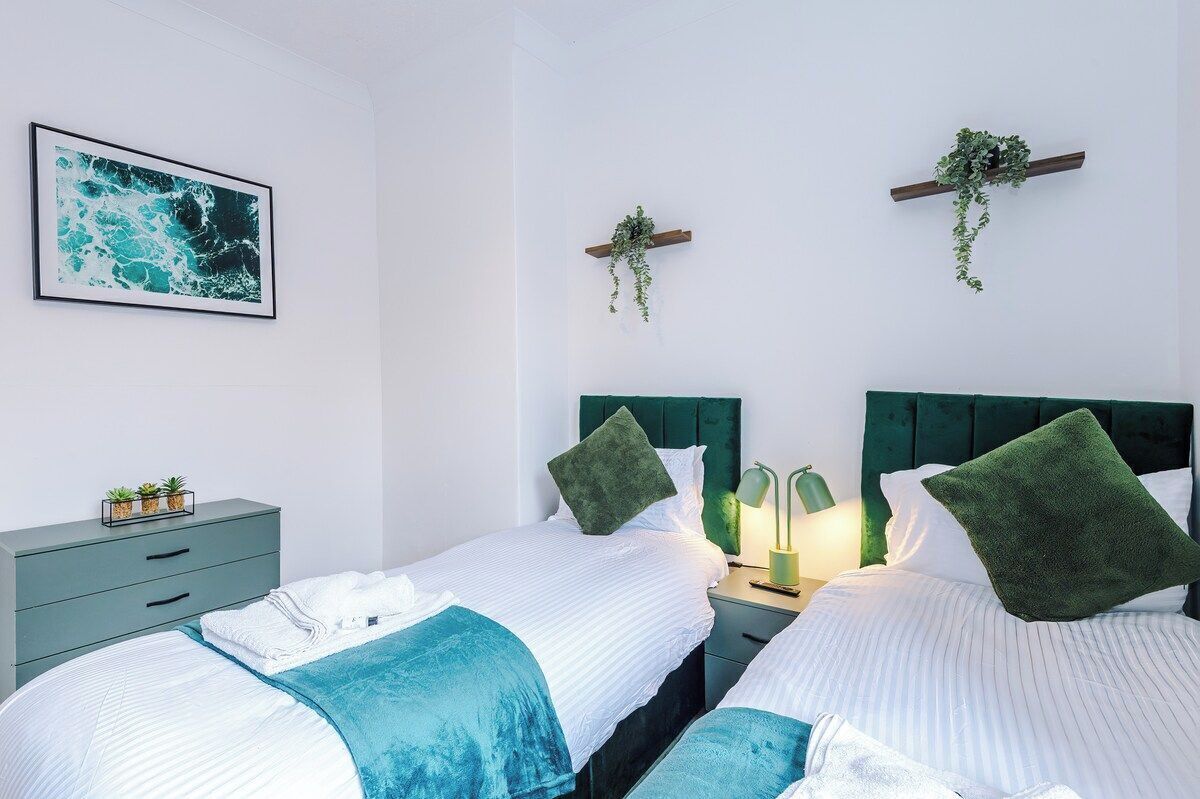 3 bedrooms, iron/ironing board, Internet, bed sheets