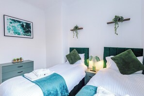 3 bedrooms, iron/ironing board, Internet, bed sheets - Preston PR2 Home | Ashton-on-Ribble | Parking (Lancashire)
