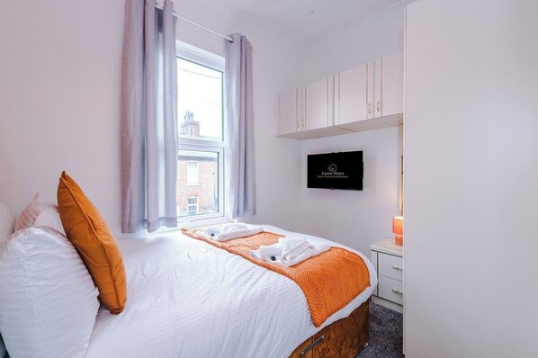 3 bedrooms, iron/ironing board, Internet, bed sheets