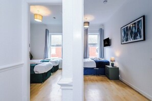 3 bedrooms, iron/ironing board, WiFi, bed sheets - 3 BDR House By Eason Stays Short Lets Preston (Lancashire)