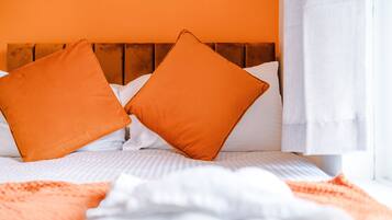 3 bedrooms, internet, bed sheets