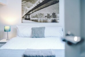 4 bedrooms, iron/ironing board, WiFi, bed sheets - 4BDR House By Eason Stays Short Lets Chorley (Lancashire)