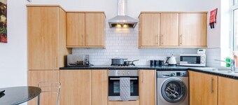 Spacious 4 Bedroom Chorley House | Free Parking