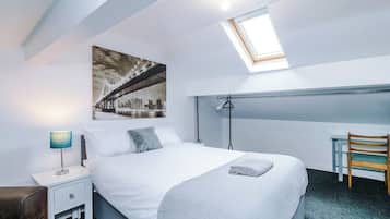 4 bedrooms, iron/ironing board, Internet, bed sheets