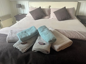 3 bedrooms, desk, travel crib, free WiFi