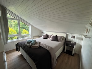 3 bedrooms, desk, travel crib, free WiFi