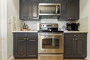 Mikrowelle, Ofen, Herdplatte, Geschirrspüler