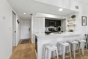 Mikrowelle, Ofen, Herdplatte, Geschirrspüler