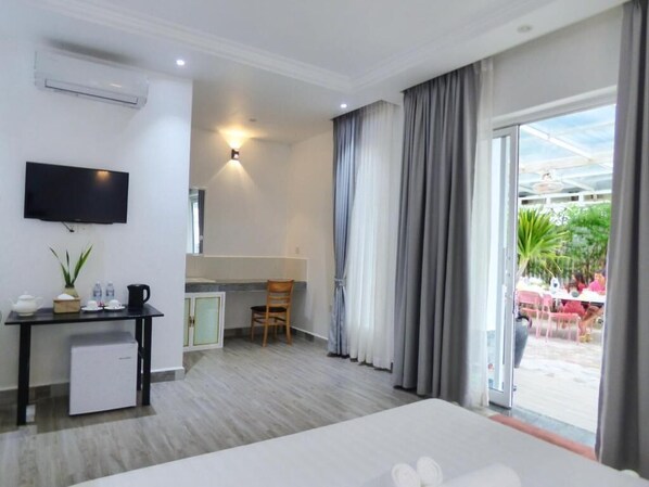 Una scrivania, postazione laptop, Wi-Fi gratuito