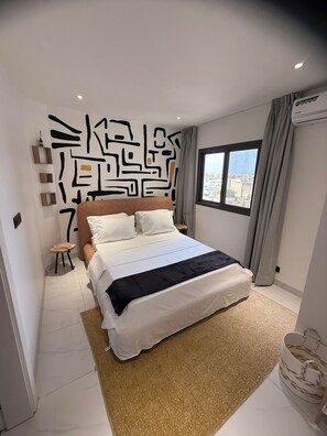 3 bedrooms, desk, iron/ironing board, travel cot - Luxury apartment with rooftop, games room, 5 min from the beach (Dakar)