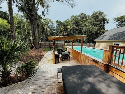 Chic Family - Friendly 3BR Home w/ Pool, Hot Tub & Fire pit near Parris Island