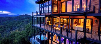 LUXURY NEW CONSTRUCTION! Mountain Horizon–Pool, Spa, Sports Court, Golf, Views