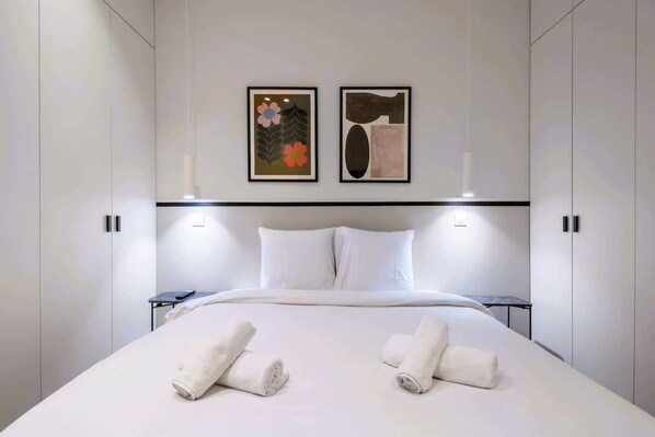 2 bedrooms, iron/ironing board, WiFi, bed sheets