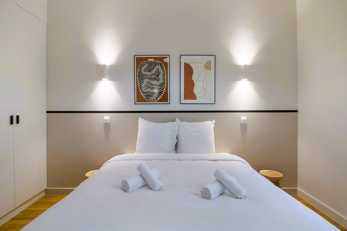 2 bedrooms, iron/ironing board, WiFi, bed sheets