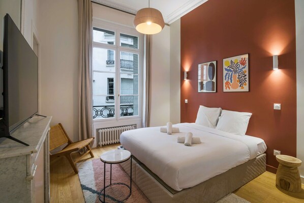 2 bedrooms, iron/ironing board, WiFi, bed sheets