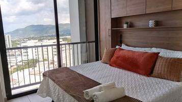 3 bedrooms, iron/ironing board, internet, bed sheets