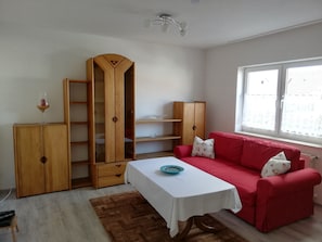 Fernseher, DVD-Player, Stereoanlage