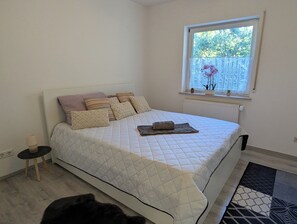 2 bedrooms, free WiFi, bed sheets - Temporary living in Bad Vilbel  (Bad Vilbel)