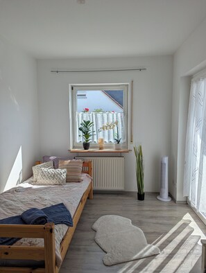 2 bedrooms, free WiFi, bed sheets - Temporary living in Bad Vilbel  (Bad Vilbel)