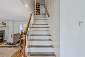 Interior - Walk to S6! Pool Table/Fireplace - Saskadena Lodge (Pomfret)
