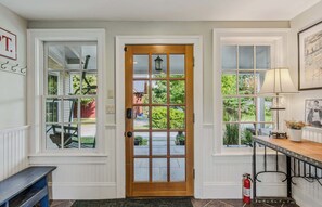 Interior - Walk to S6! Pool Table/Fireplace - Saskadena Lodge (Pomfret)