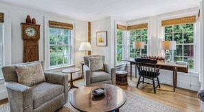 TV, fireplace, stereo, offices - Walk to S6! Pool Table/Fireplace - Saskadena Lodge (Pomfret)