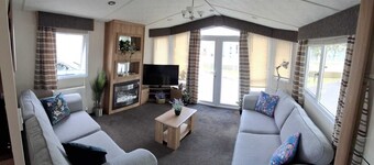 Blue Water Retreat Dawlish Warren Sleeps 4 - 10min walk from Beach, Pet Friendly