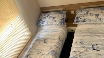 2 dormitoris, planxa i posts de planxar, wifi i roba de llit