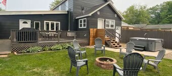 MAIN STREET LODGE - Charming lower duplex unit with hot tub in Crosby,MN