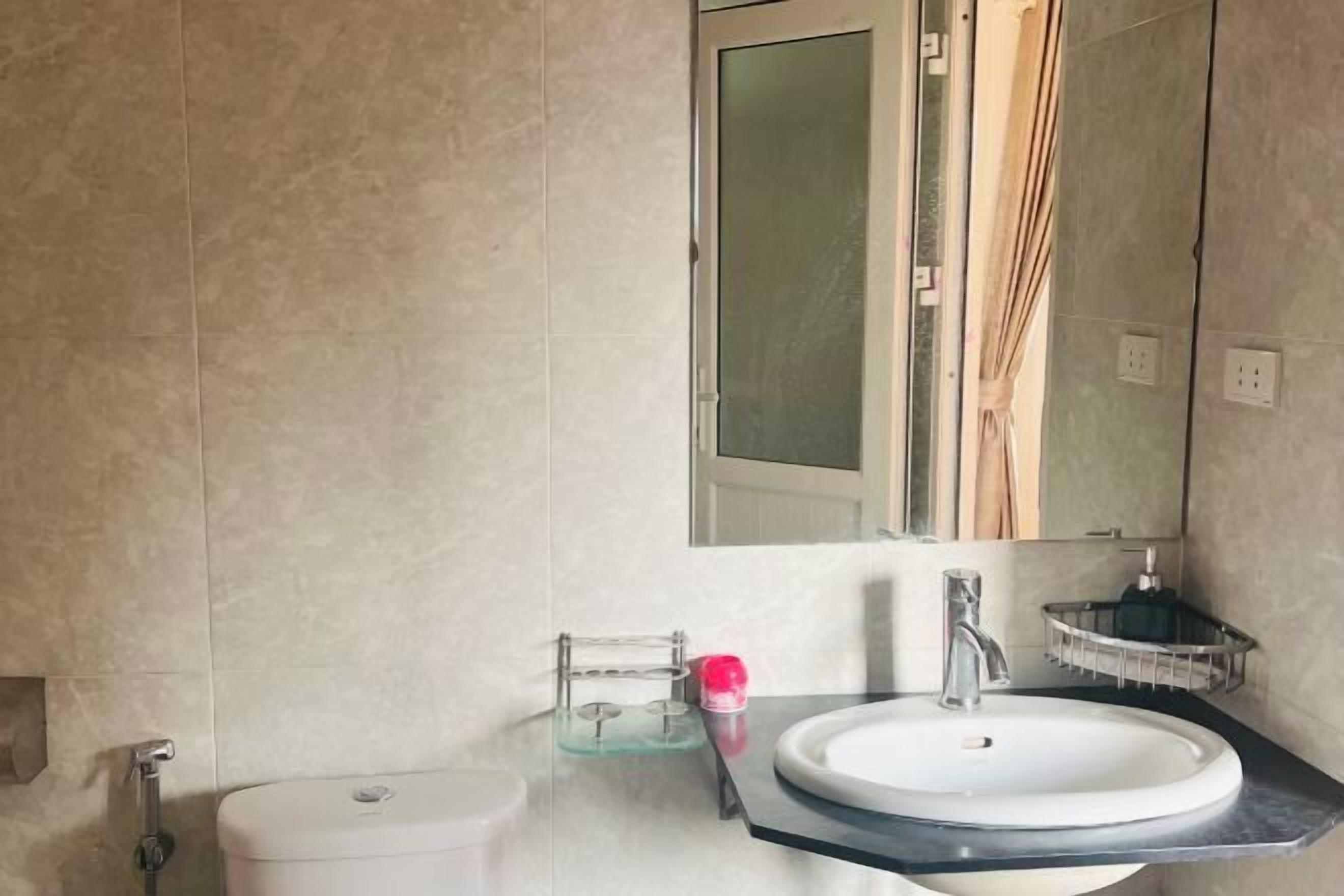 Bad | Dusj, tøfler, håndklær og såpe