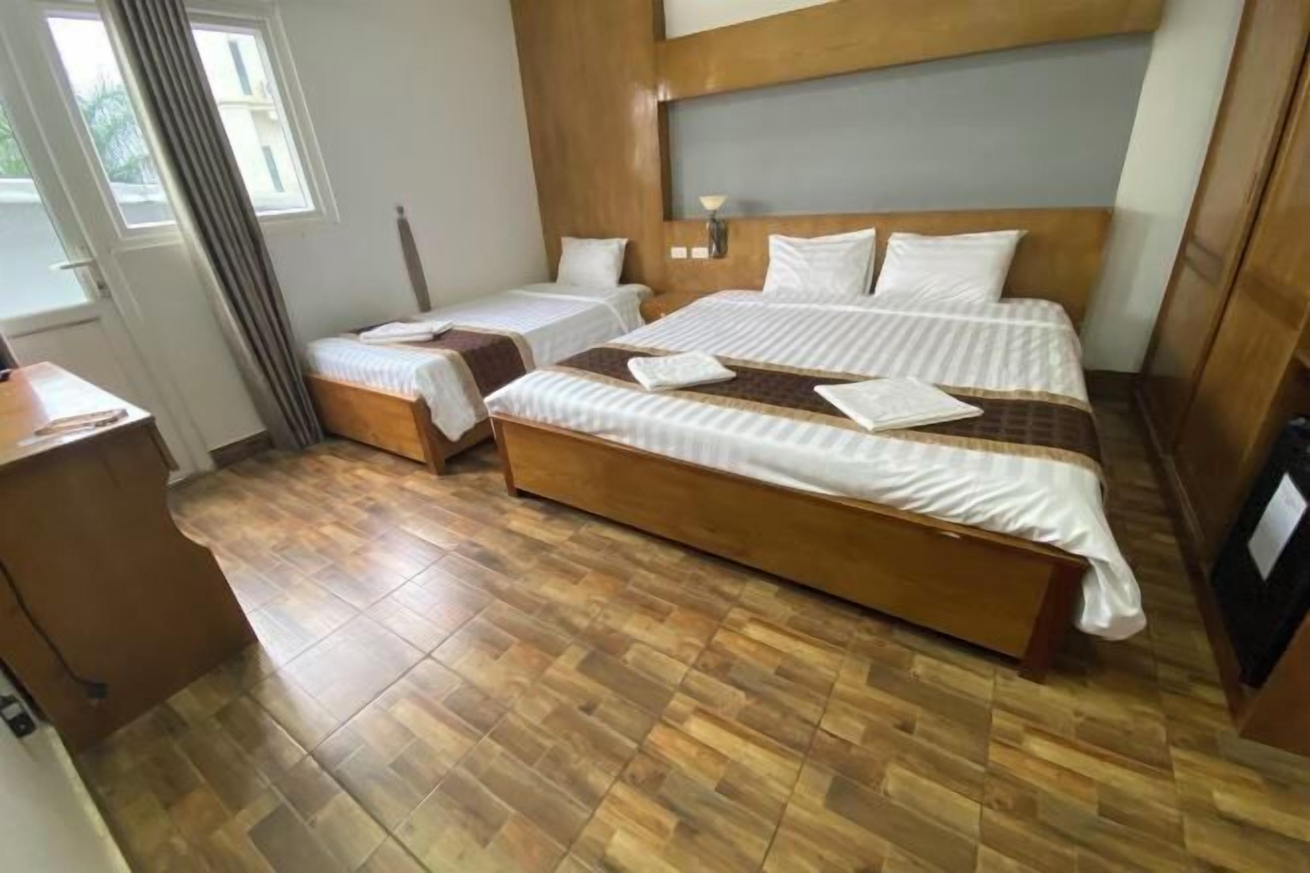 Safe på rommet, skrivebord, skrivebord for bærbar PC og lydisolert