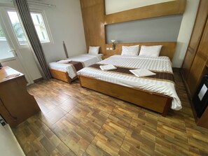 Comfort Triple Room | In-room safe, desk, laptop workspace, soundproofing