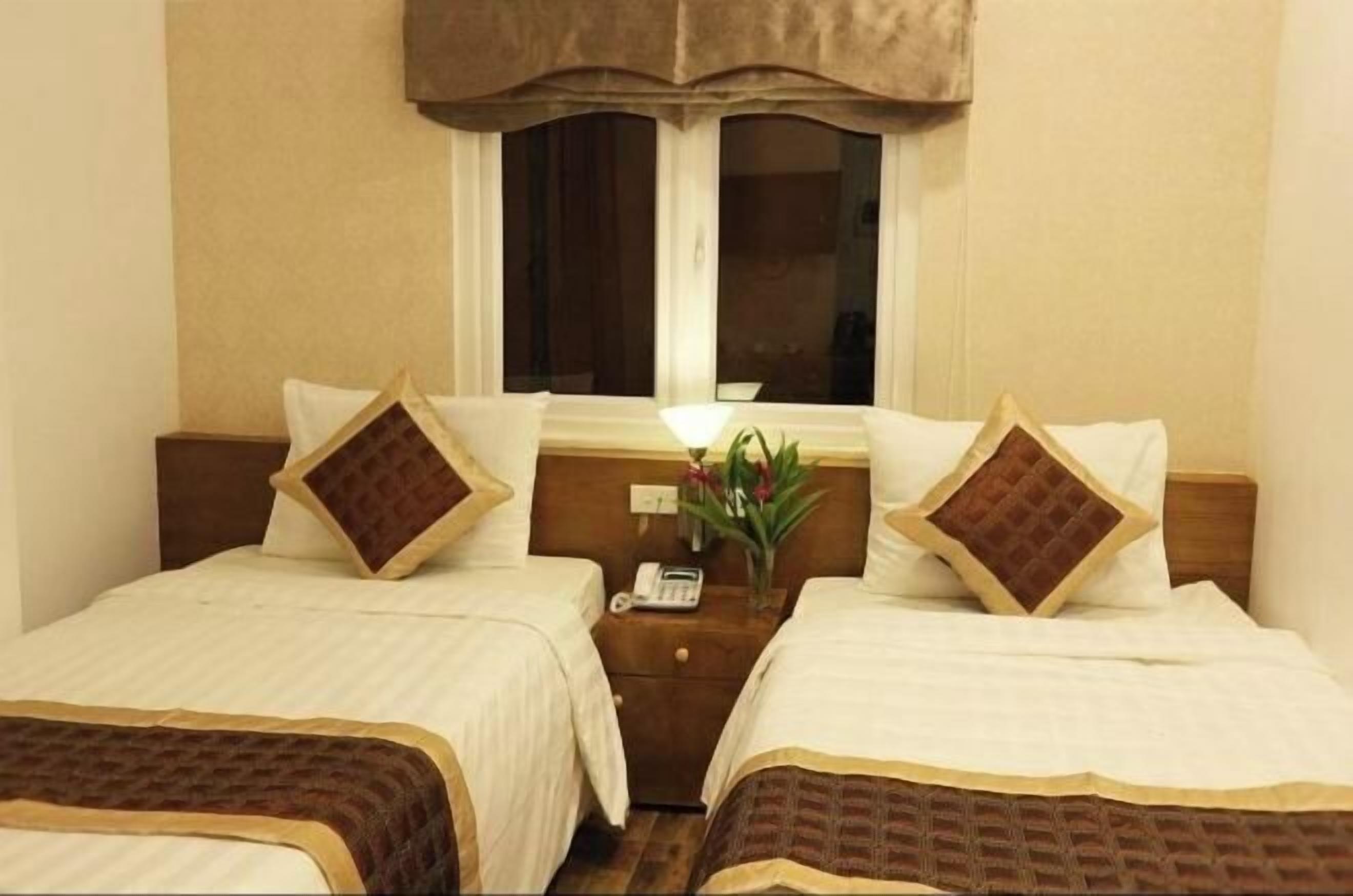 Safe på rommet, skrivebord, skrivebord for bærbar PC og lydisolert