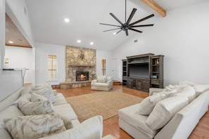 TV, fireplace