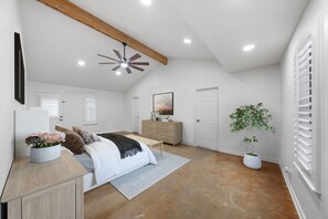 4 soverom, skrivebord, strykejern/-brett og wi-fi (inkludert)