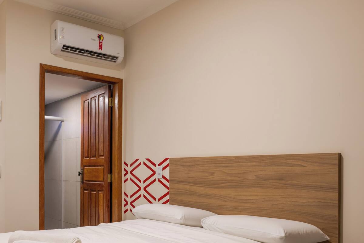 Comfort Room | Laptop workspace, free WiFi, bed sheets, wheelchair access