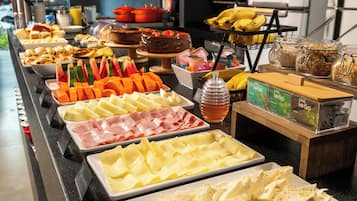 Free daily continental breakfast