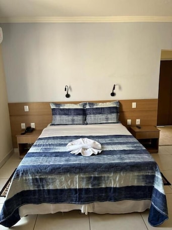 Espacio para trabajar con laptop y wifi gratis . Avenida Palace Hotel