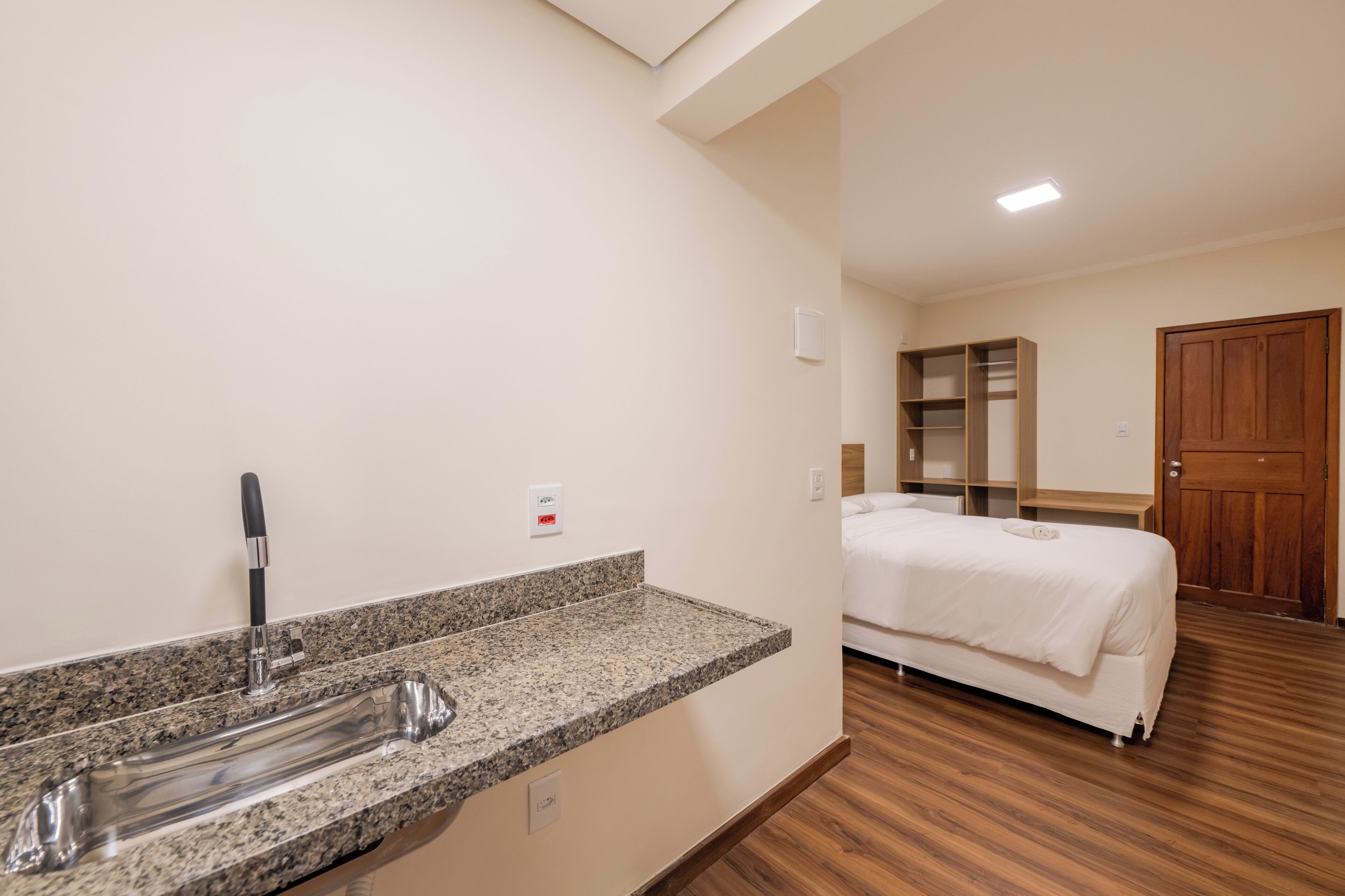 Comfort Studio Suite | Laptop workspace, free WiFi, bed sheets, wheelchair access