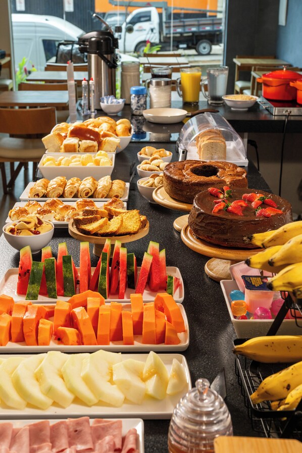 Free daily continental breakfast