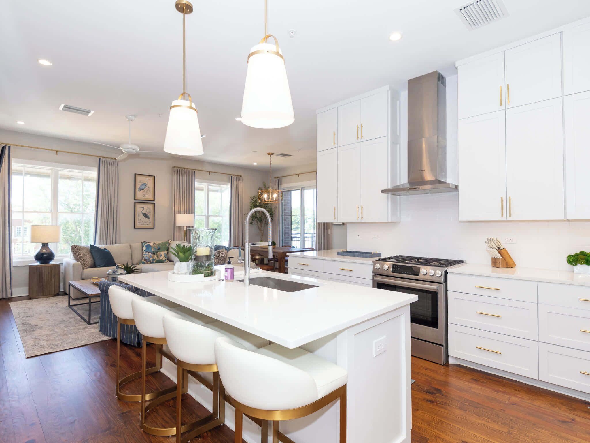 冰箱、微波炉、烤箱、炉灶