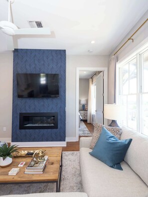 テレビ、書斎 / ワークスペース