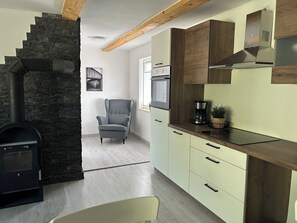 Mikrowelle, Ofen, Herdplatte, Geschirrspüler