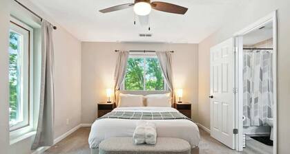 Stylish 2BR Loft, Near ISU, Hospitals & Downtown