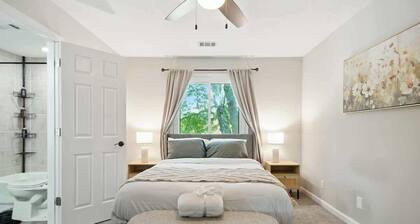 Stylish 2BR Loft, Near ISU, Hospitals & Downtown