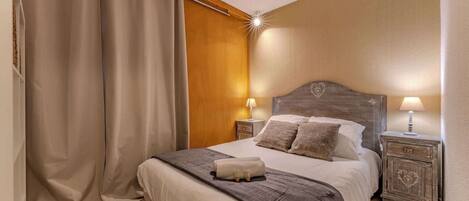 2 bedrooms, WiFi, bed sheets