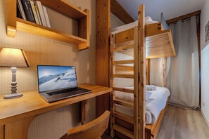 2 bedrooms, WiFi, bed sheets