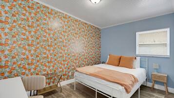 4 室のベッドルーム、デスク、WiFi